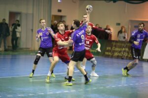 Волгоградский «Каустик» уступил дома «Чеховским медведям»