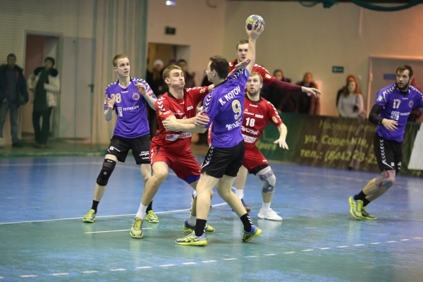 Волгоградский «Каустик» уступил дома «Чеховским медведям»