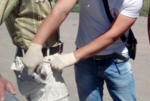 В Палласовке у 37-летнего школьного учителя изъяли наркотики