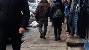 Волгоградец избил жену на глазах у прохожих