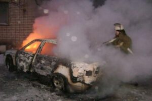 В Волгоградской области ночью горели два автомобиля