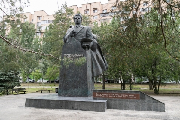 В Волгограде отреставрировали памятник Чуйкову