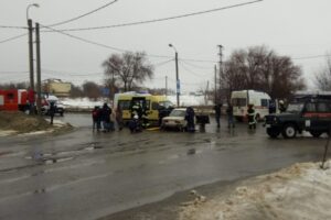 К пострадавшему в ДТП автобусу с детьми вовремя успели спасатели