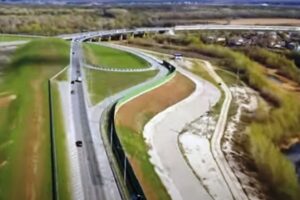 В Волгограде блогер снял с высоты новую дорогу через пойму