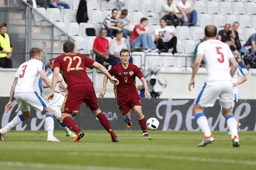 Сборная России по футболу проиграла чехам