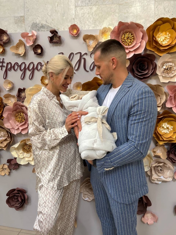 Экс-участники «Дома-2» Анита Кобелева и Федор Стрелков стали родителями