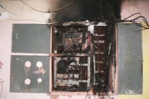 В течение получаса в двух многоэтажках Волгограда горели электрощиты