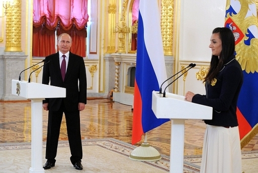 Елена Исинбаева расплакалась на встрече Владимира Путина с олимпийцами