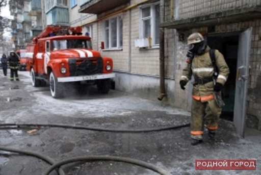 Волгоградские пожарные спасли из огня 77-летнюю женщину