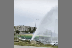 Очевидцы: в Волгограде прорвало трубу