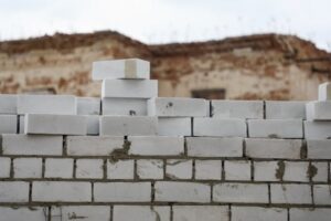 Сигаретные окурки предложили использовать в производстве кирпичей