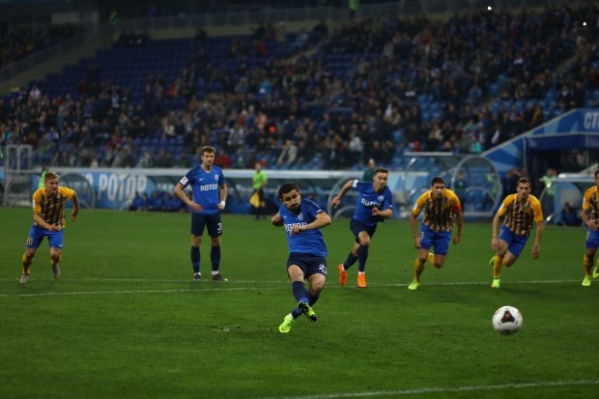 Волгоградский «Ротор» ведет со счетом 2:0  в матче против «Луча»