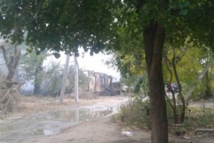 Расселённый аварийный дом сгорел на юге Волгограда