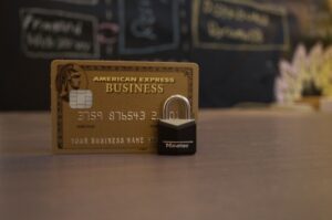Притянуть благополучие: нумерологи рассказали о магии банковских карт