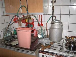 Волгоградка торговала опасным для жизни самогоном собственного производства