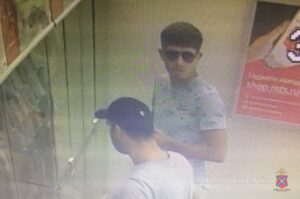 Разыскиваются дерзкие похитители девяти айфонов в Волгограде