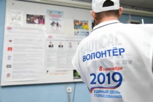 Пожилым и маломобильным волгоградцам помогают голосовать волонтеры