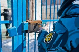Суд назначил камышинским вымогателям 8,5 лет колонии на двоих