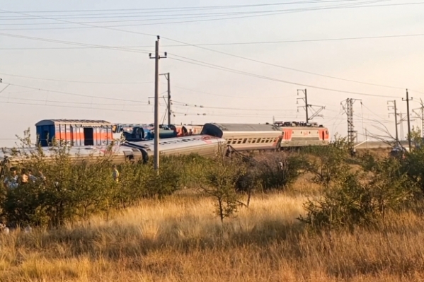 Умер водитель КамАЗа, столкнувшегося с поездом в Волгоградской области