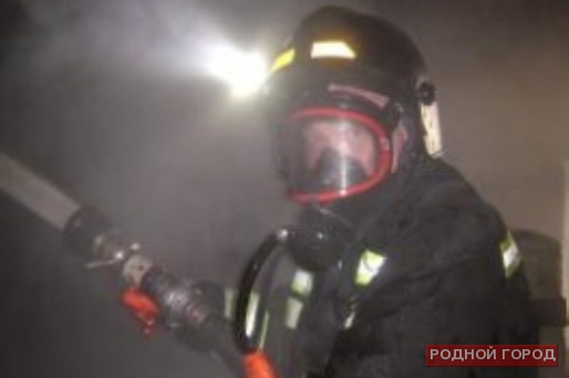 На юге Волгограда подожгли квартиру: эвакуированы пять человек