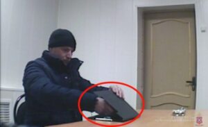 Предприниматель из Ростова задержан в Волгограде за взятку полицейскому в полмиллиона