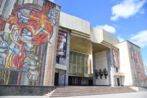 Волгоградский ТЮЗ открыл цикл театральных встреч со школьниками