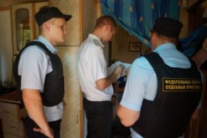 Житель Николаевского района выплатил судебным приставам 65 тысяч рублей