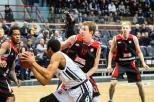 Волгоградский “Красный Октябрь” уступил “Автодору” в Саратове