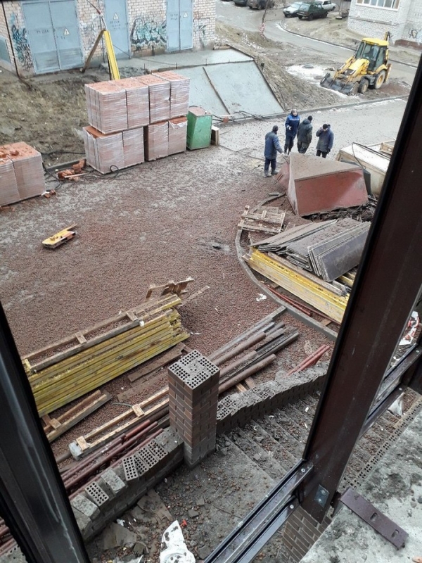 Крюк 100-метрового крана оторвался на стройке Волгограда