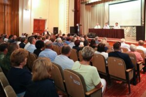 Бочаров обсудил с жителями Кумылги вектор развития на 5 лет вперед