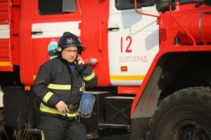 В Волгограде пожарные тушат 6 частных домов