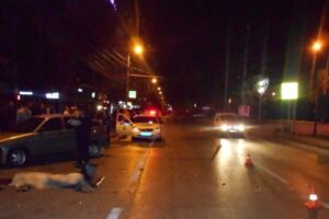 В центре Волгограда внедорожник насмерть сбил пешехода на роликах