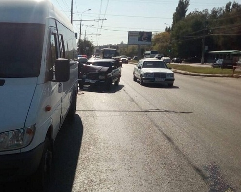 ВАЗ и «Мерседес» столкнулись на севере Волгограда