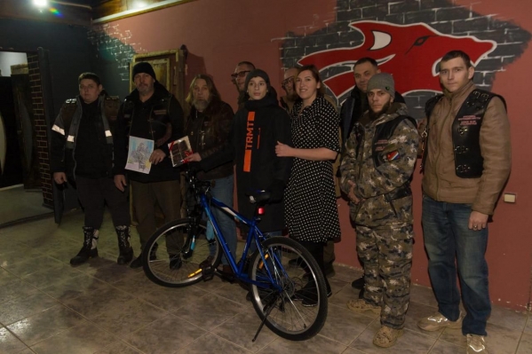 «Ночные волки» подарили юному волгоградцу велосипед