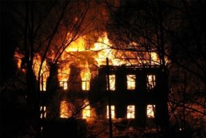 14 человек эвакуировали из-за пожара в Свято-Вознесенском монастыре