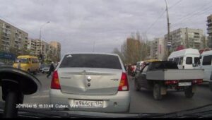 В Волгограде на видеорегистратор попал мотоциклист, сбивший женщину