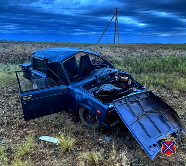 Под Волгоградом перевернулась легковушка с подростками