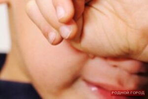 29-летняя камышанка тушила о 6-летнего сына окурки