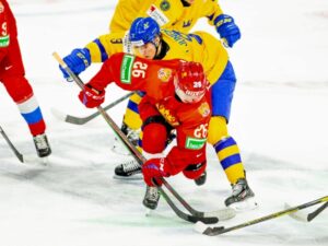Молодые российские хоккеисты неудачно начали чемпионат мира