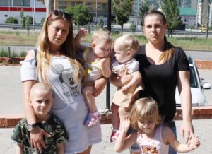 Могла ли родная тетя оставить двух сирот без квартир в Волгограде