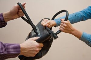 В Волгограде задержаны подростки, подозреваемые в вымогательствах и грабежах