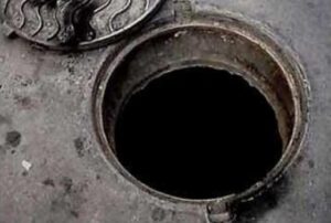 Волгоградец упал в открытый люк во время пробежки и подал в суд