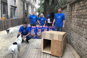 Волонтеры Волгоградского алюминиевого завода помогли приюту для собак