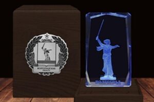 Гостям Волгограда вручат 100 светящихся 3D-скульптур «Родины-матери»