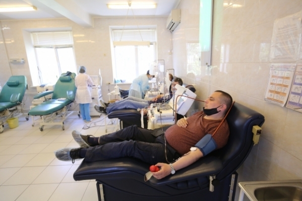 В Волгограде ищут доноров для 48-летнего мужчины с коронавирусом