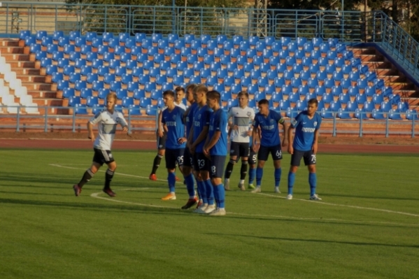 Волгоградский «Ротор-2» крупно уступил подмосковному «Сатурну»