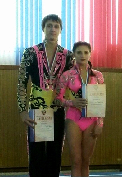 Волгоградские акробаты привезли две медали из Воронежа