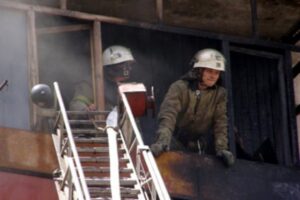 В Волгограде загорелся балкон жилого дома