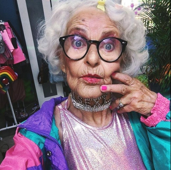Экстравагантная бабушка покорила Instagram – ФОТО