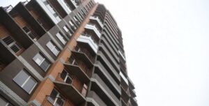 Волгоградка отсудила у застройщика 268 тыс. рублей за трещины в квартире